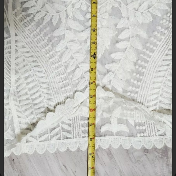 EXPRESS sheer Women's Open Knit top Ivory Crochet Size Small floral - Picture 4 of 8